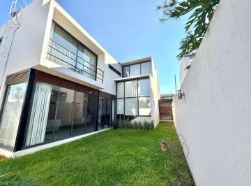 N/A · Casa en Venta - Zona Norte con Amplio Jardín
