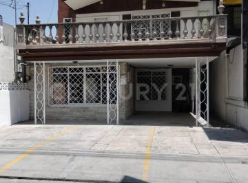 Casa · 248m² · 4 Recámaras · 2 Estacionamientos · Casa en Venta en Col. Mitras Centro en Monterrey