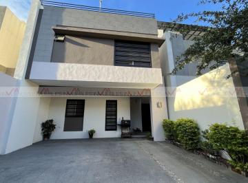 Casa · 192m² · 4 Recámaras · 2 Estacionamientos · Casa en Venta en Cerradas de Cumbres