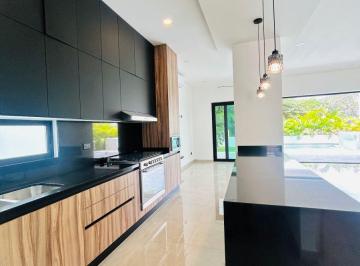 Casa de 3 habitaciones, Cancún · Casa en Renta o Venta en Lagos del Sol Lista Para Estrenar!