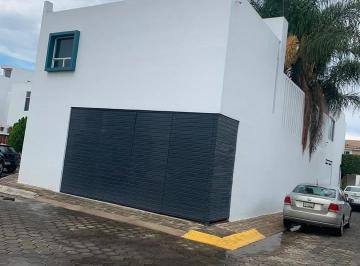 Casa · 3 Recámaras · 2 Estacionamientos · Renta Casa Fraccionamiento Zerezotla