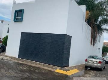 Casa · 3 Recámaras · 2 Estacionamientos · Renta Casa Fraccionamiento Zerezotla