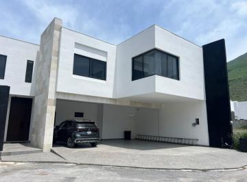 Casa · 390m² · 4 Recámaras · 3 Estacionamientos · Casa en Venta Privada Abedul, Monterrey