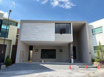 Casa · 505m² · 4 Recámaras · 3 Estacionamientos · Venta de Casa en La Joya Loreto - Nuevo León