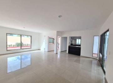 Casa de 3 habitaciones, Benito Juárez · ¡En Renta! Casa de 3 Niveles con Rooftop Cerca de Av Colosio Cancún