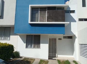Casa de 3 habitaciones, San Pedro Tlaquepaque · Casa con Muy Buena Ubicación, de 96 m² de Terreno y 120 m² Construcción. Aceptamos Créditos!