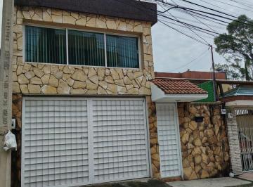 Casa · 203m² · 3 Recámaras · 1 Estacionamiento · Casa en Venta en Valle Dorado en Calle con Vigilancia