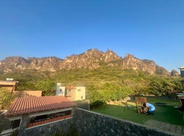 Casa · 940m² · 4 Recámaras · 3 Estacionamientos · Casa en Venta en Tepoztlán