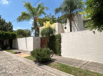 Casa en condominio de 4 habitaciones, León · Residencia en Venta en El Trébol, León, Gto. Mx 1,015 m² Terreno. $7,500,000