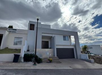 Casa · 346m² · 3 Recámaras · 3 Estacionamientos · Casa en Venta en Cantera