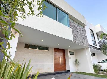 Casa de 3 habitaciones, San Pedro Tlaquepaque · Casa en Renta Punto Sur Este Tlaquepaque, Alberca y Gimnasio, $27,000