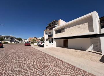 Casa de 4 habitaciones, Querétaro · Lomas de Juriquilla Mc