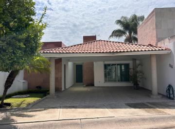 Casa · 247m² · 2 Recámaras · 2 Estacionamientos · Casa en Venta Una Planta Porta Fontana