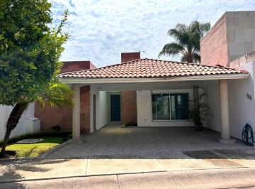 Casa · 247m² · 2 Recámaras · 2 Estacionamientos · Casa en Venta Una Planta Porta Fontana