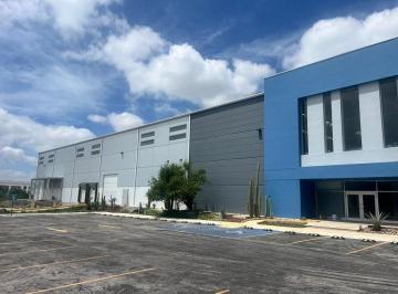 Bodega comercial · 5198m² · 49 Estacionamientos · Bodega Industrial en San Luis Potosí de 5,198 m² con Altura Libre De: 9.14 m.