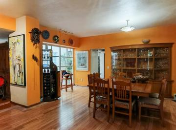 5c263ba350ccbcfd0f38bbb504b6e4cbf2c5ed43ef663e89f0c068ed0fd9a7a0 · Casa en Venta en El Centro de Coyoacán – con Terraza y Estilo Colonial