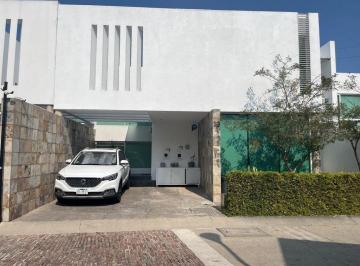 Casa en condominio · 126m² · 3 Recámaras · 2 Estacionamientos · Casa En, Av Inglaterra 6835