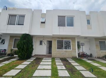 Casa · 113m² · 3 Recámaras · 2 Estacionamientos · Casa en Renta Amueblada en Querétaro ¡Tres Cantos, Privada con Alberca!
