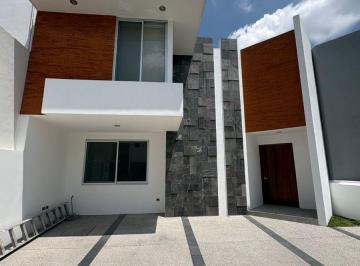 Casa de 4 habitaciones, San Andrés Cholula · Casa en Renta Lomas de Angelópolis 2 Puebla. 4 Recámaras Una en Planta Baja.