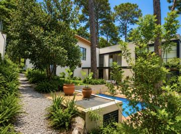 Casa · 480m² · 4 Recámaras · 4 Estacionamientos · Casa en Venta, Cerro Gordo, Valle de Bravo.