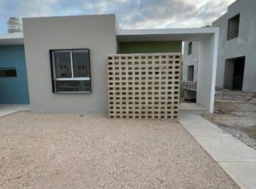 1 · Casa en Venta Al Oriente de Merida Fraccionamiento Palmas
