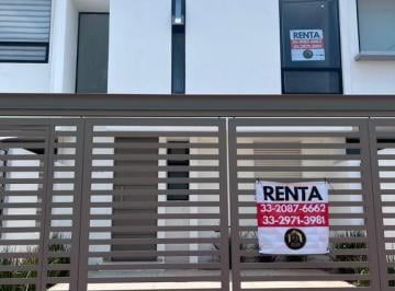 Casa en condominio · 116m² · 3 Recámaras · 2 Estacionamientos · Casa en Renta de 3 Recámaras Sobre Av en El Campestre