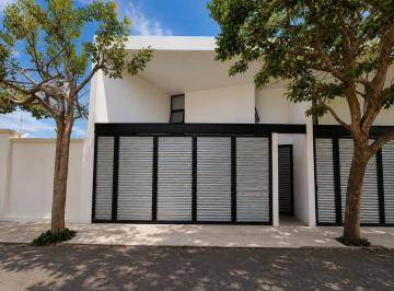Casa · 120m² · 2 Recámaras · 2 Estacionamientos · Townhouse en Renta Amueblado en Benito Juárez Norte, Mérida