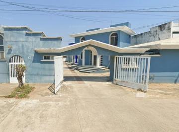 Casa · 3 Recámaras · 2 Estacionamientos · Casa en Venta en Calle Heriberto Jara, Colonia Vistalmar, Coatzacoalcos, Veracruz