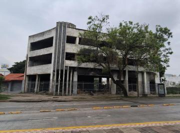 Terreno / Lote · 2275m² · Terreno en Venta Sobre Calzada Independencia Frente Al Parque Agua Azul