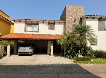 Casa de 4 habitaciones, Cuernavaca · Casa en Venta - Residencial Sumiya - $10'600,000