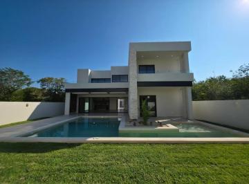 1 · Casa en Venta Privada El Cortijo en Zona Country Merida Yucatan