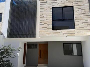 Casa · 244m² · 4 Recámaras · 2 Estacionamientos · Casa en Privada San Angel V, Zona Villa Magna