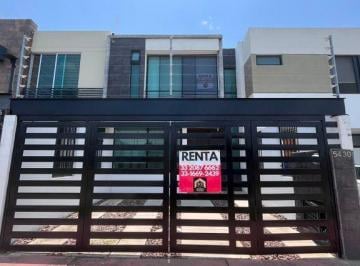 Casa en condominio · 117m² · 3 Recámaras · 2 Estacionamientos · Casa en Renta de 3 Recámaras Sobre Av Cerca del 7eleven en El Campestre