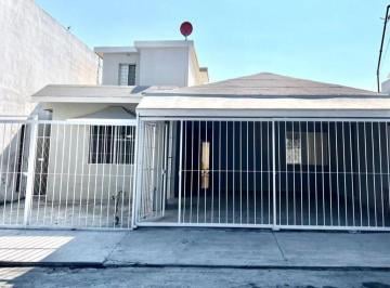 Casa de 3 habitaciones, Monterrey · Casa Remodelada en Renta Para Oficina Zona Tec