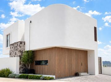 Casa · 260m² · 3 Recámaras · 3 Estacionamientos · Casa en Renta en Zibatá - Querétaro