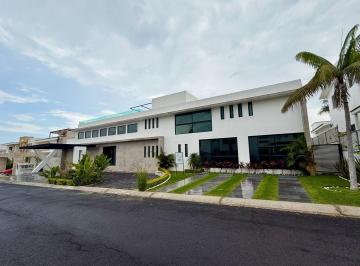 Casa · 865m² · 5 Recámaras · 5 Estacionamientos · Casa - Fraccionamiento Lomas de Cocoyoc