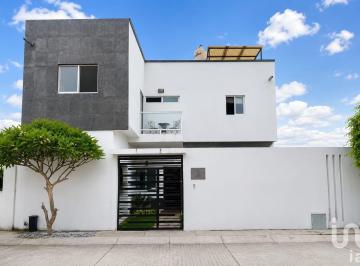 Casa · 245m² · 4 Recámaras · 2 Estacionamientos · Casa en Venta, Fracc. Jardines de La Hacienda, Jiutepec, Morelos