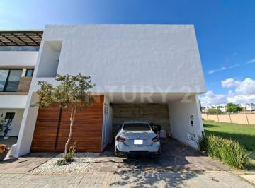 Casa · 229m² · 3 Recámaras · 2 Estacionamientos · Casa Venta Parque Oaxaca Lomas de Angelópolis III, Puebla