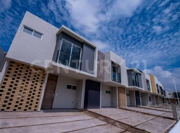 Casa en condominio · 100m² · 3 Recámaras · 2 Estacionamientos · Casa Residencial con Recamara en Plana Baja Sur de La Ciudad