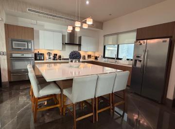 Casa de 3 habitaciones, Monterrey · Casa en Venta en Catalonia, San Jerónimo