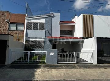 Casa · 171m² · 3 Recámaras · 2 Estacionamientos · Casa en Renta en Residencial Arboledas