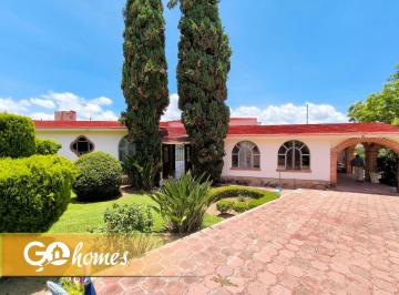 Casa de 3 habitaciones, Tequisquiapan · Casa en Venta en Tequisquiapan $4,200,000, Vista Panorámica, Capilla