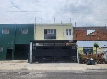 Casa de 3 habitaciones, Guadalajara · ¡Casa en Venta en Tetlán, a Pasos del Tren Ligero! — $2,800,000