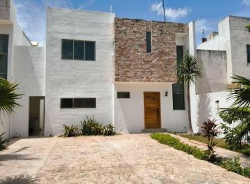 Casa de 3 habitaciones, Mérida · Casa de 400 m² con 3 Recámaras en Renta en Cholul, con Piscina