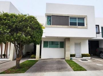 Casa · 249m² · 3 Recámaras · 2 Estacionamientos · Casa - Fraccionamiento Cañadas del Lago