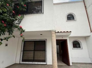 Casa · 120m² · 3 Recámaras · 2 Estacionamientos · Renta Casa en Villa de Las Torres