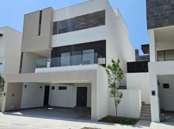 Casa · 3 Recámaras · 2 Estacionamientos · Casa en Renta en Los Linos en Santiago
