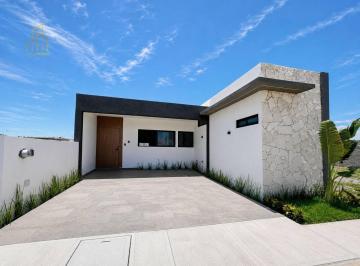 Casa · 120m² · 2 Recámaras · 2 Estacionamientos · Venta de Casa en Punto Lomas de 1 Nivel