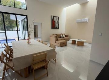 Casa · 150m² · 3 Recámaras · 2 Estacionamientos · Casa Amueblada en Renta en Las Palmas Boca del Río con Alberca