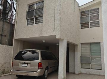 Casa de 3 habitaciones, Zapopan · Casa de 109 m² con 3 Recámaras en Venta en Residencial Guadalupe